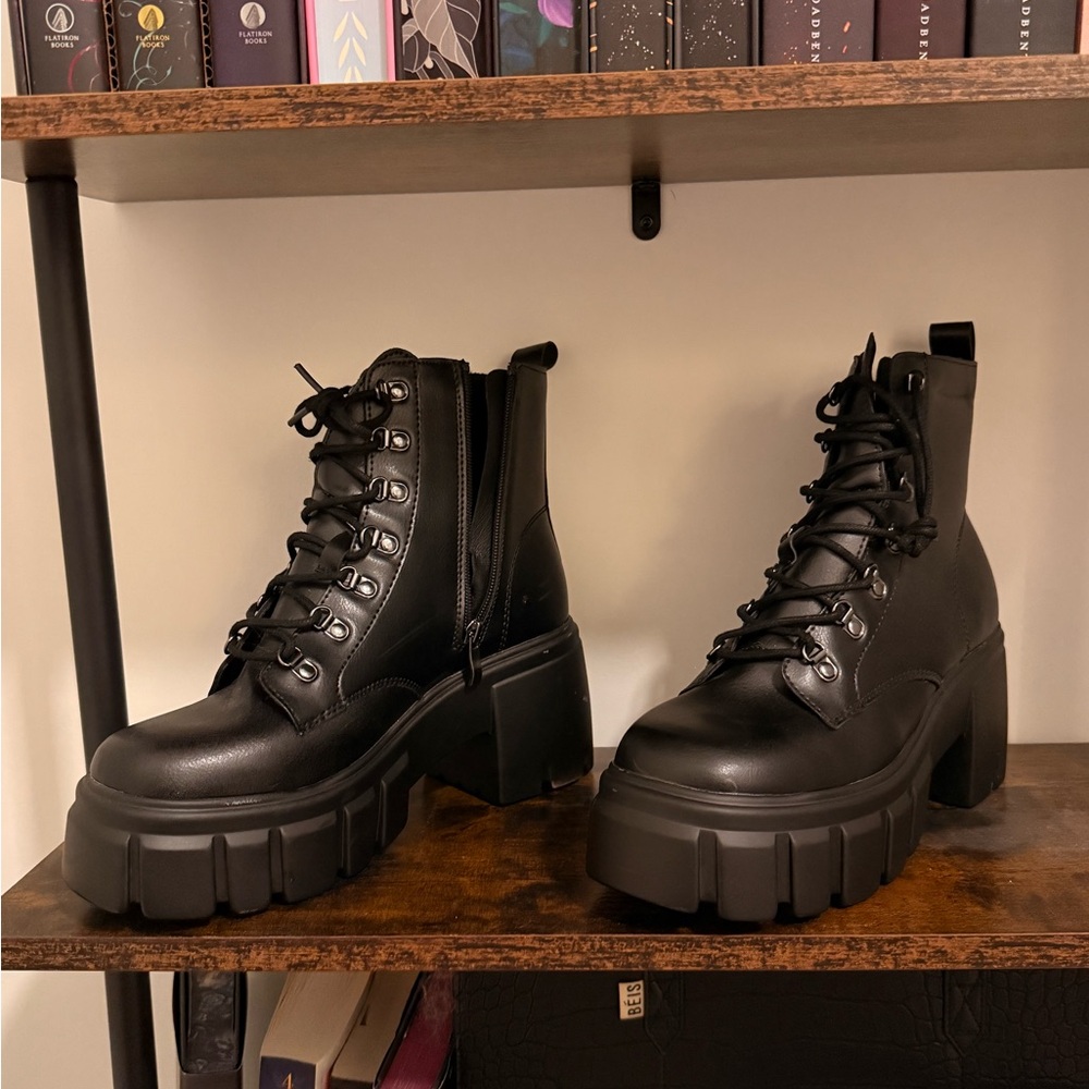 Women's Black Platform Lace-Up Combat Boots
